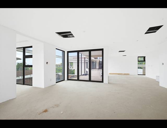 8 BEDROOM HOUSE FOR SALE IN IZINGA
